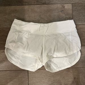 Lululemon White Shorts size 2/4